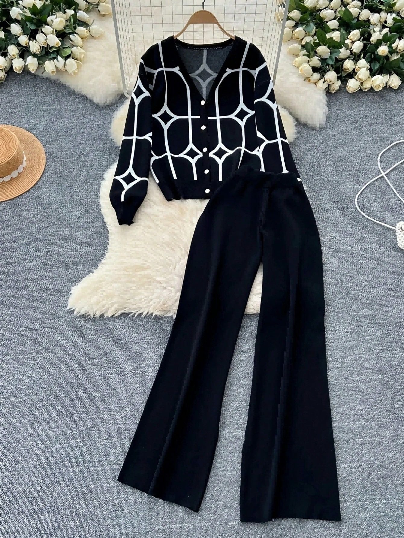 Chic Knit Two-Piece Set for Women, Floral Pattern V-Neck Cardigan, Fashionable and Versatile Outfit