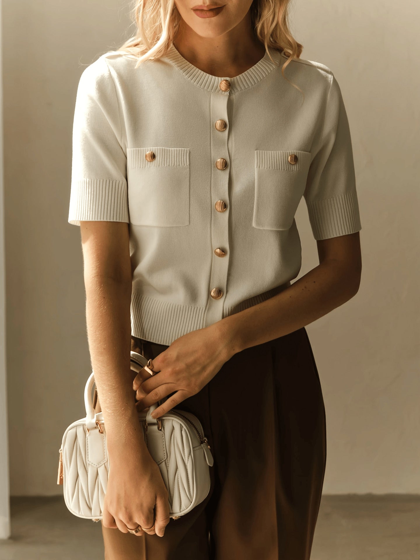 Elegant Knitted Cardigan with Metal Button and Double Pockets, Simple and Stylish Round Neck Top